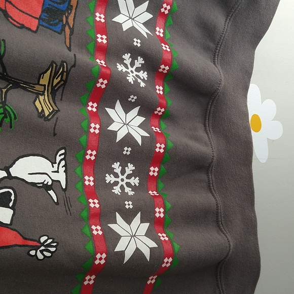 🎄 Charlie Brown Gray Christmas Sweater - Picture 9 of 9